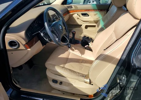 2000 BMW 528 I z USA, uszkodzony, nr VIN WBADM5342YBY18229